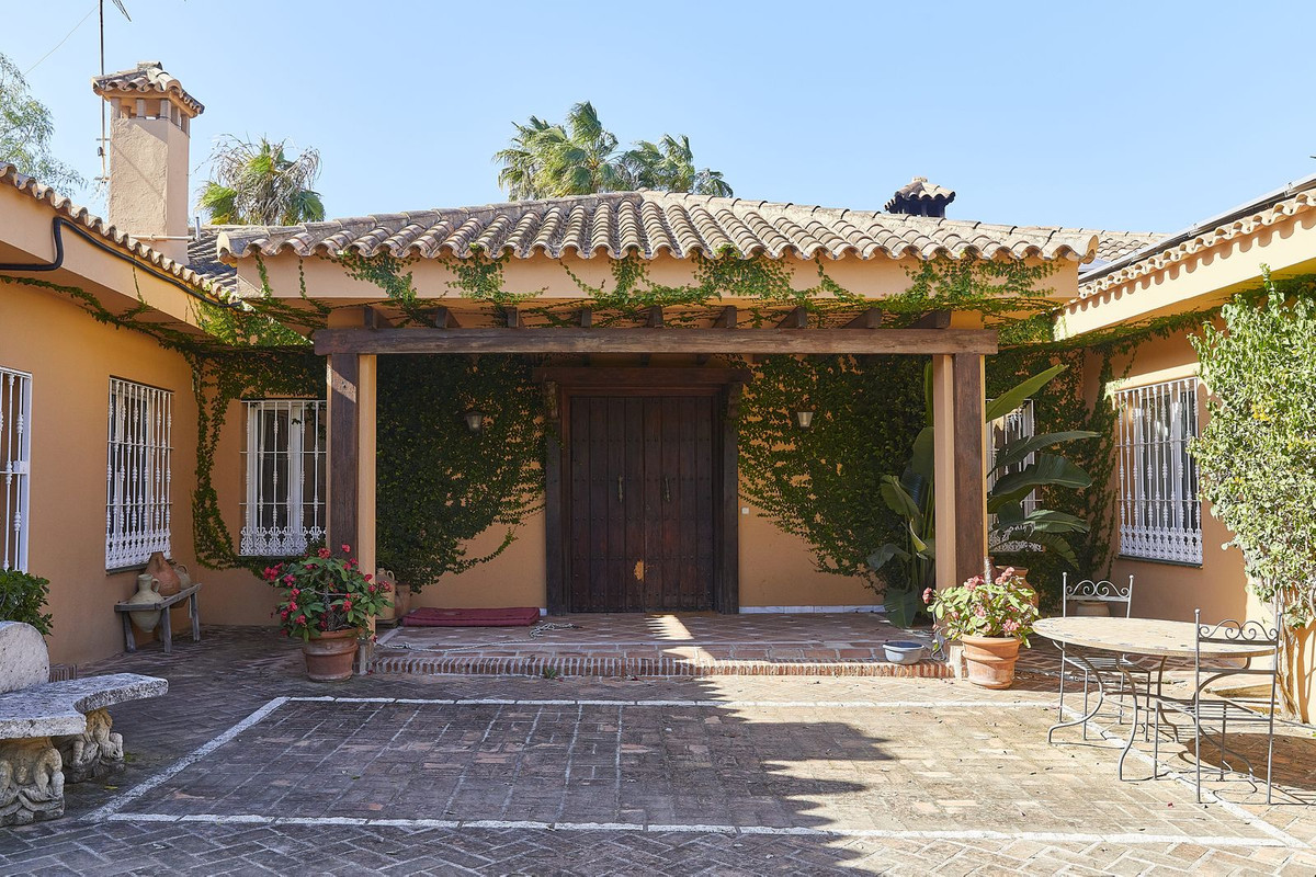 5 Bed, 5 Bath, HouseFor Sale, Golden Mile, Malaga