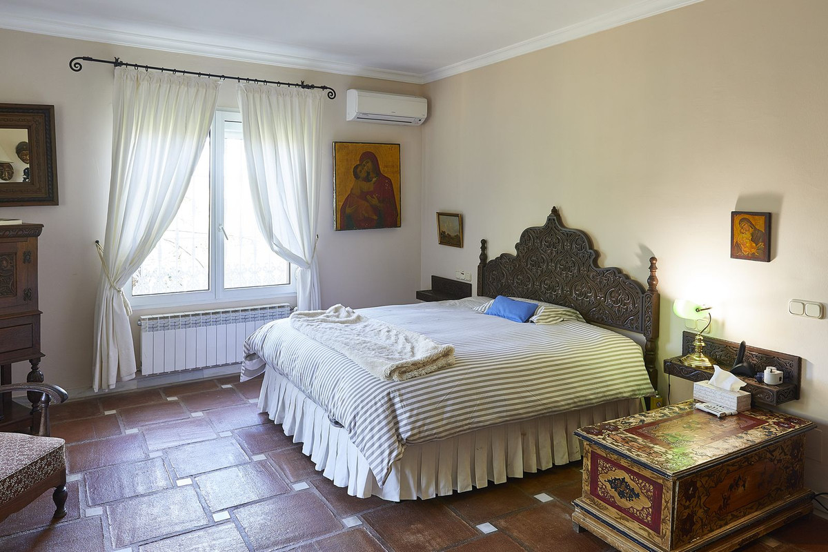 5 Bed, 5 Bath, HouseFor Sale, Golden Mile, Malaga