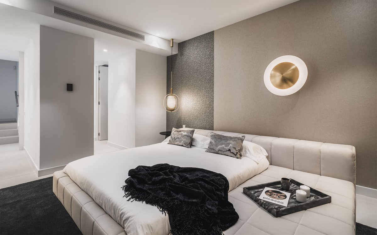 4 Bed, 4 Bath, HouseFor Sale, El Paraíso, Estepona, Malaga