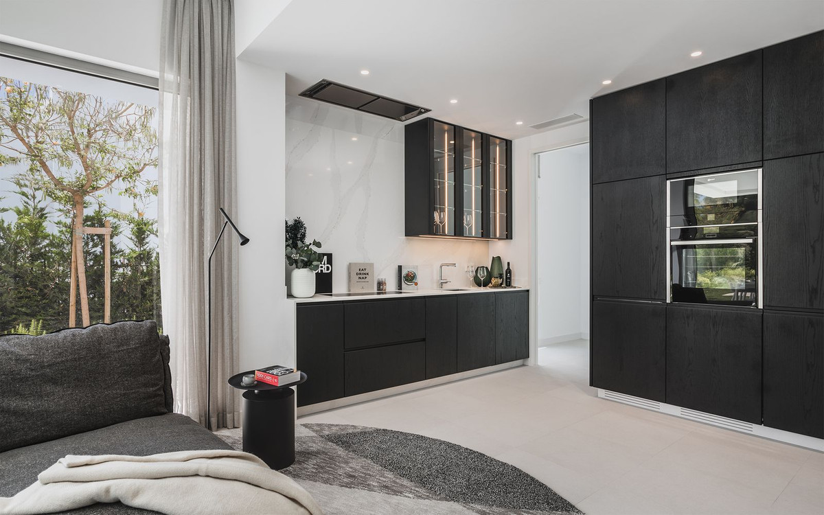 4 Bed, 4 Bath, HouseFor Sale, El Paraíso, Estepona, Malaga