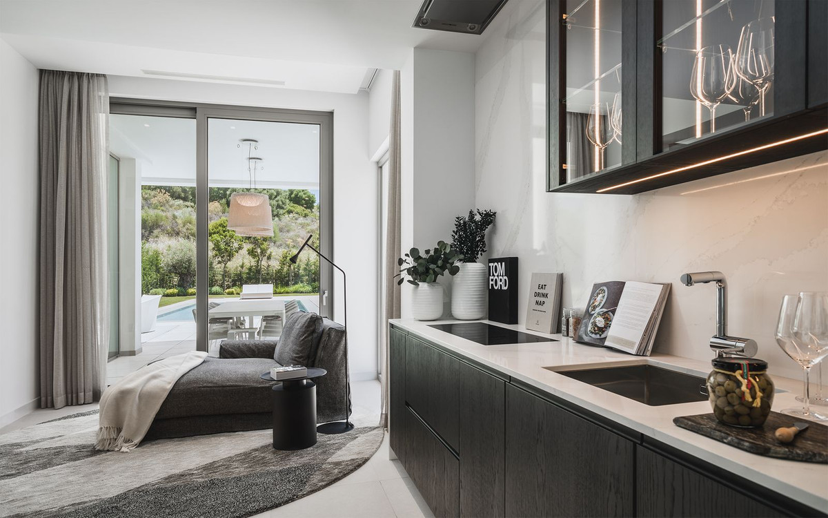 4 Bed, 4 Bath, HouseFor Sale, El Paraíso, Estepona, Malaga