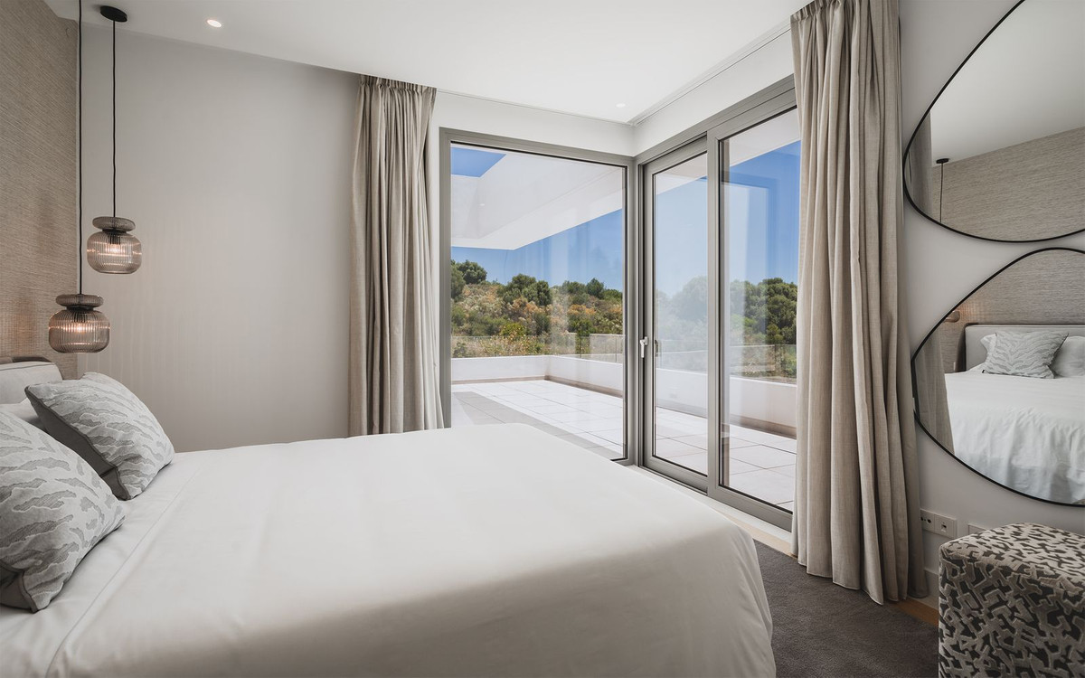 4 Bed, 4 Bath, HouseFor Sale, El Paraíso, Estepona, Malaga