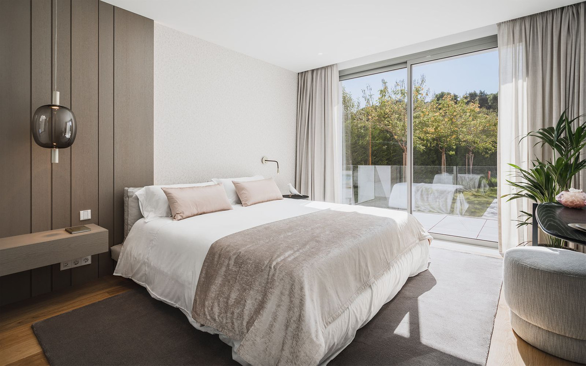 4 Bed, 4 Bath, HouseFor Sale, El Paraíso, Estepona, Malaga