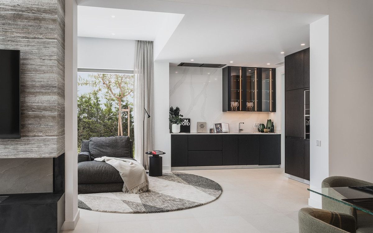 4 Bed, 4 Bath, HouseFor Sale, El Paraíso, Estepona, Malaga