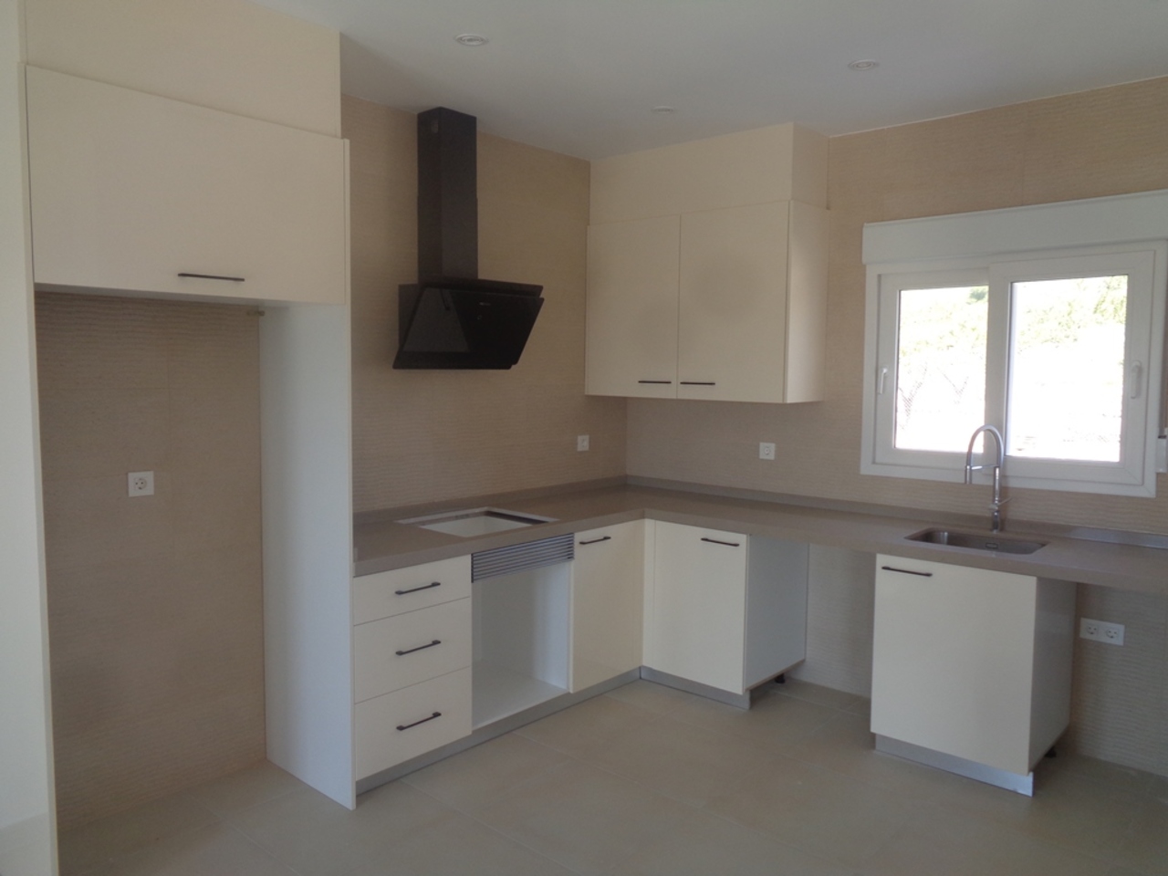 4 Bed, 3 Bath, HouseFor Sale, Pinoso, Alicante