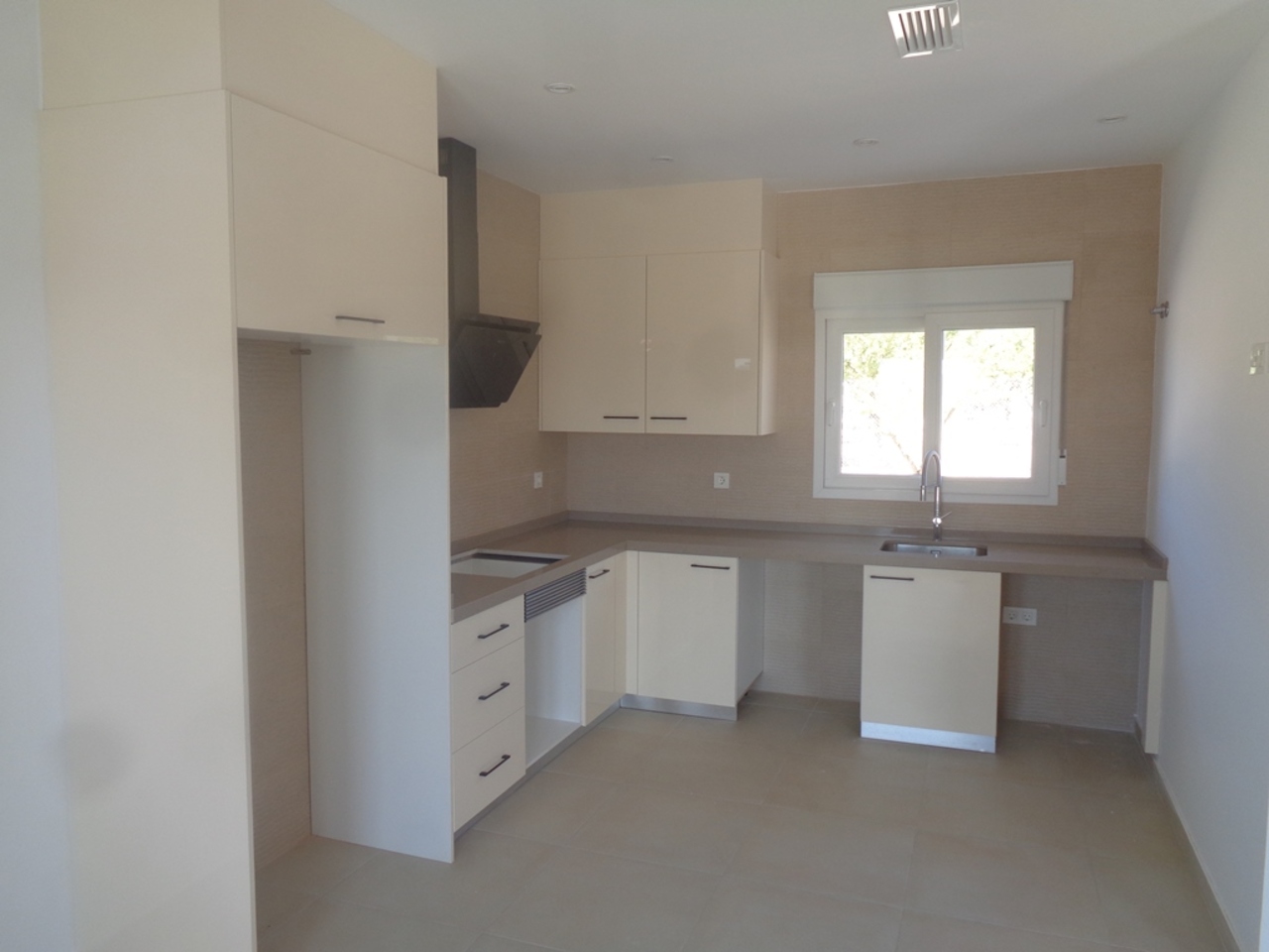 4 Bed, 3 Bath, HouseFor Sale, Pinoso, Alicante