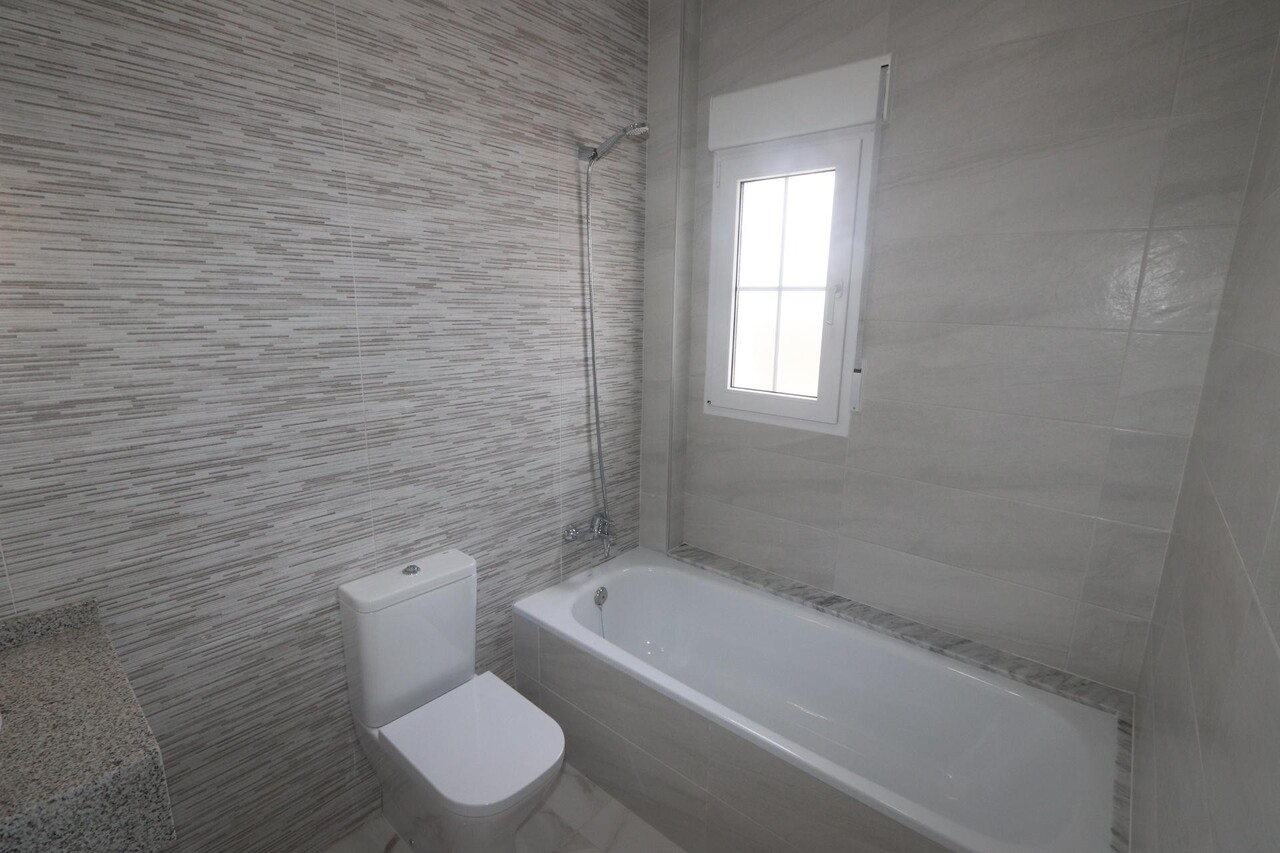 4 Bed, 3 Bath, HouseFor Sale, Pinoso, Alicante