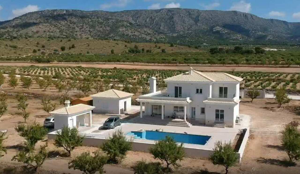 4 Bed, 3 Bath, HouseFor Sale, Pinoso, Alicante