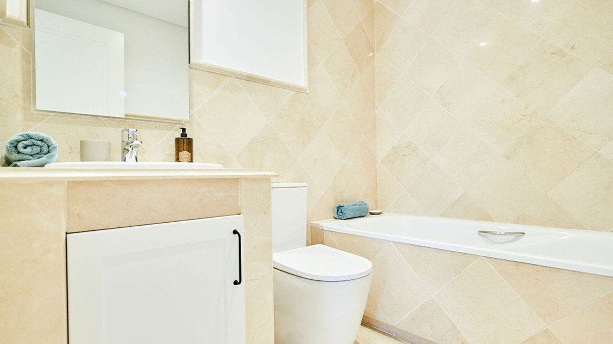 2 Bed, 1 Bath, ApartmentFor Sale, Aloha, Malaga