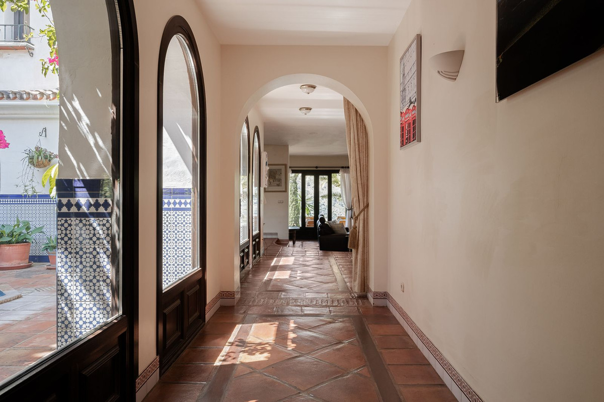 6 Bed, 6 Bath, HouseFor Sale, Istán, Malaga