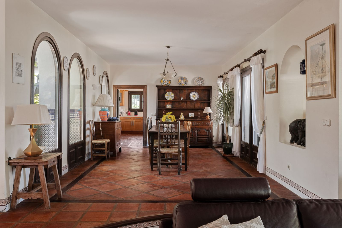 6 Bed, 6 Bath, HouseFor Sale, Istán, Malaga