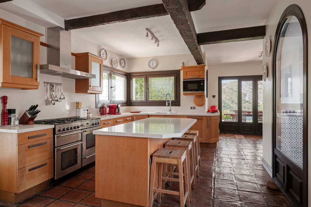 6 Bed, 6 Bath, HouseFor Sale, Istán, Malaga