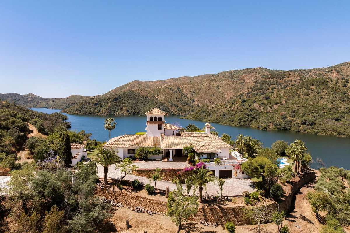 6 Bed, 6 Bath, HouseFor Sale, Istán, Malaga