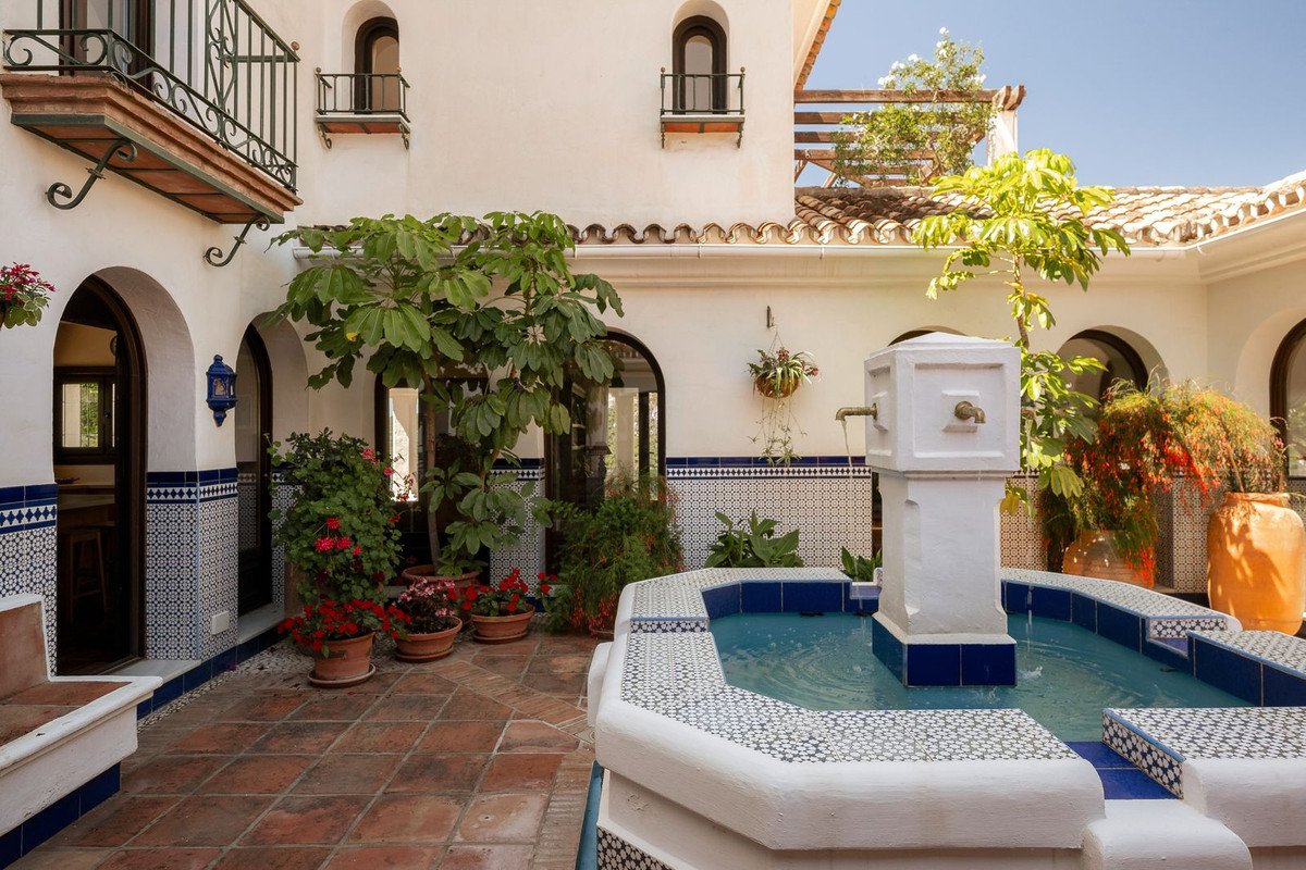 6 Bed, 6 Bath, HouseFor Sale, Istán, Malaga