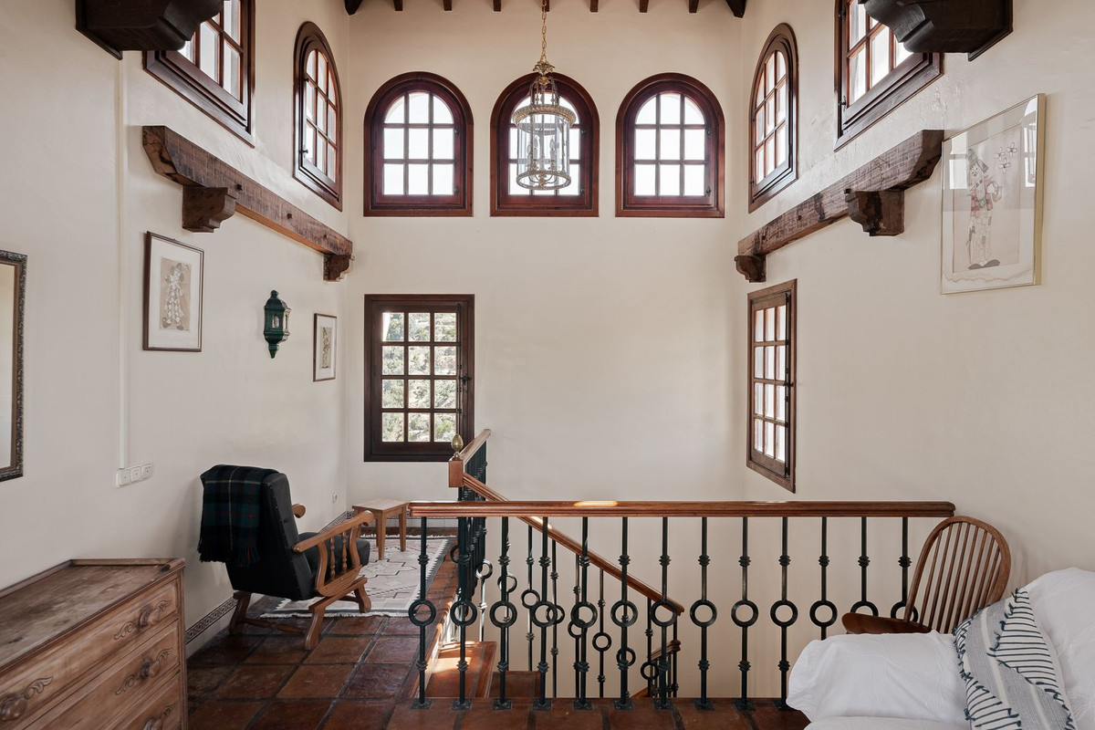 6 Bed, 6 Bath, HouseFor Sale, Istán, Malaga