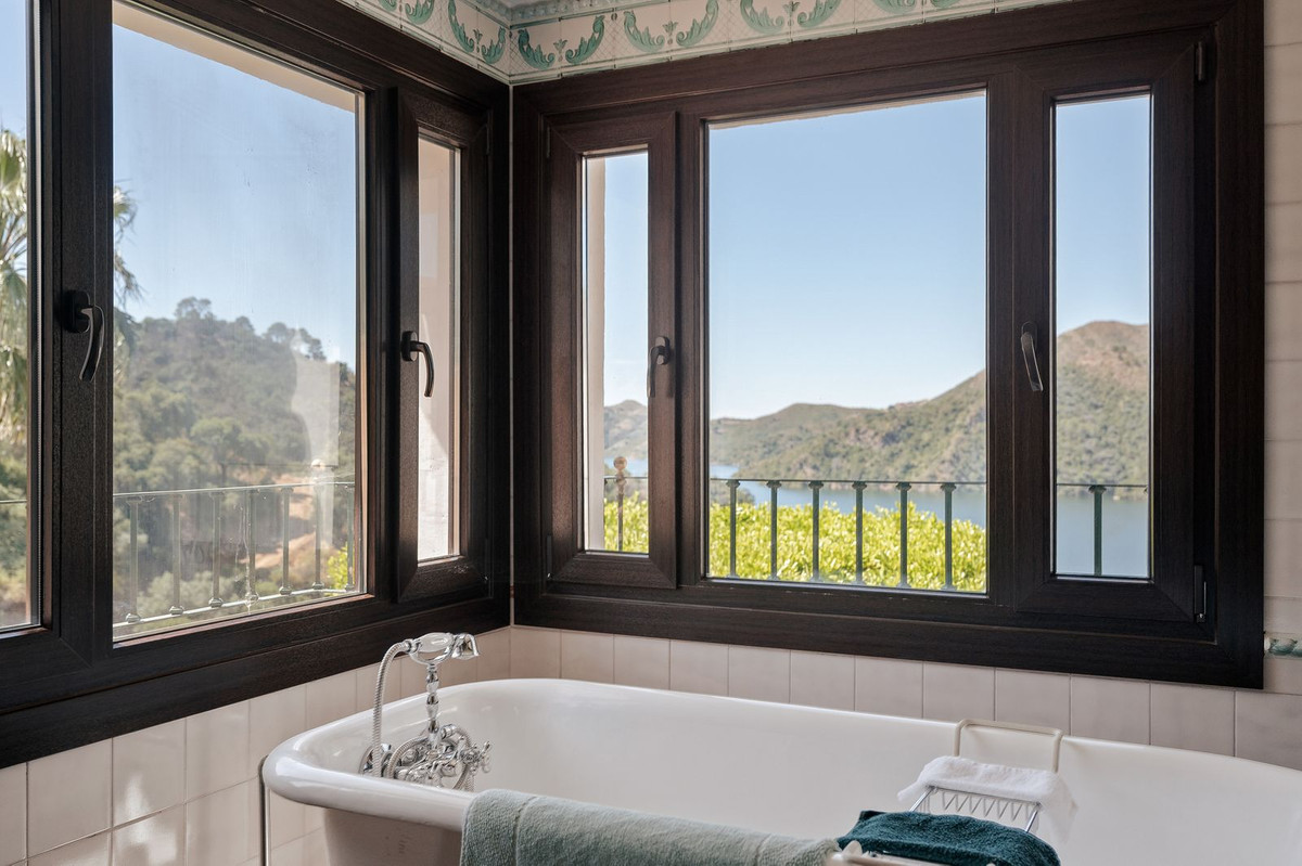 6 Bed, 6 Bath, HouseFor Sale, Istán, Malaga