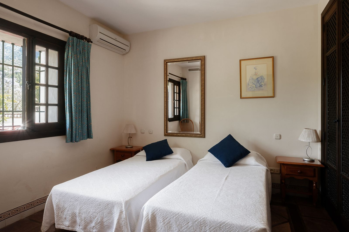 6 Bed, 6 Bath, HouseFor Sale, Istán, Malaga