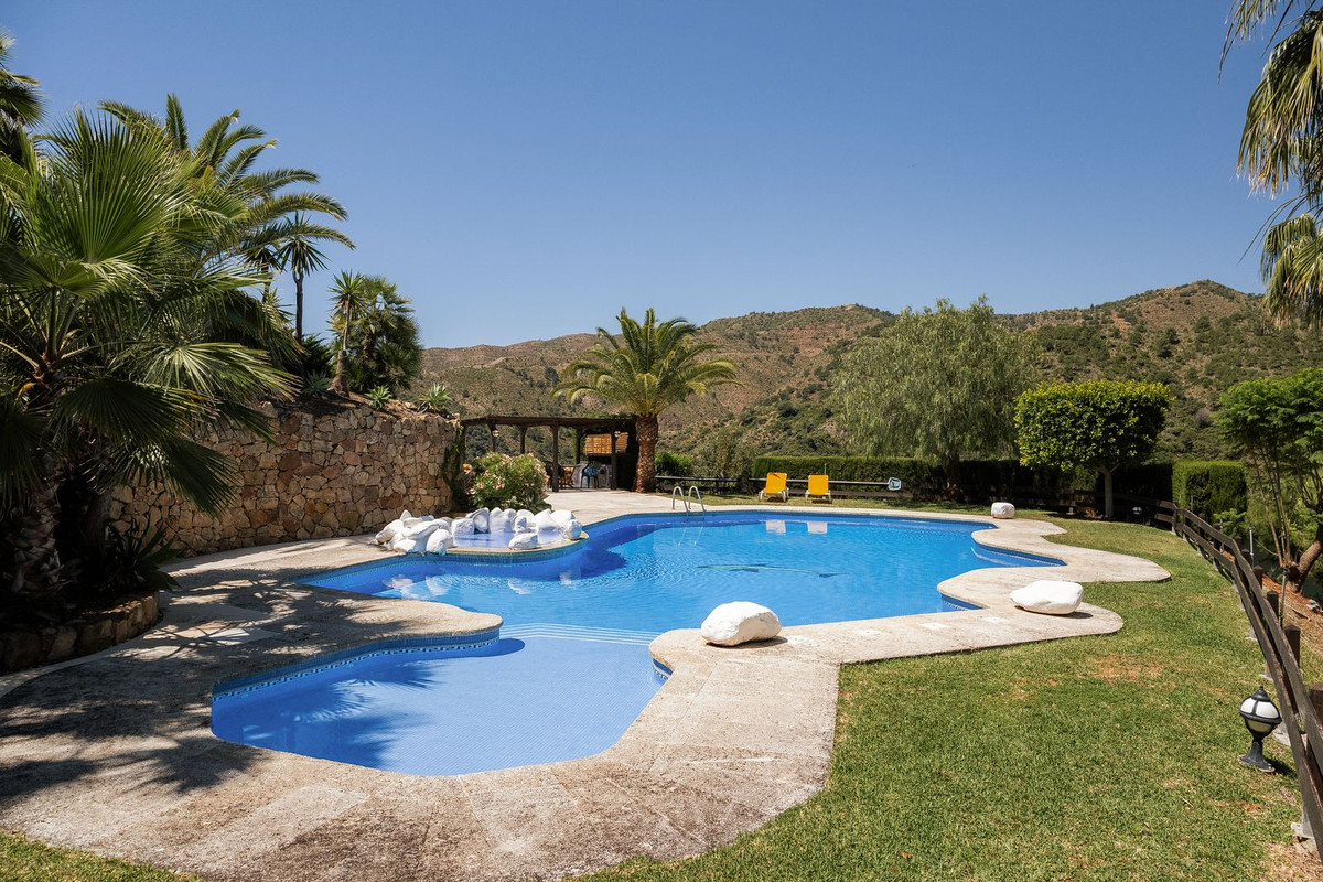 6 Bed, 6 Bath, HouseFor Sale, Istán, Malaga