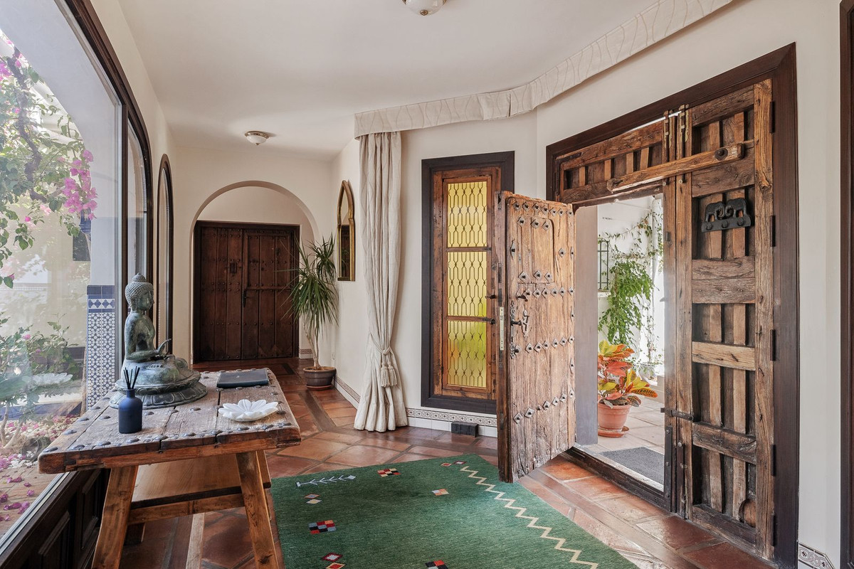 6 Bed, 6 Bath, HouseFor Sale, Istán, Malaga