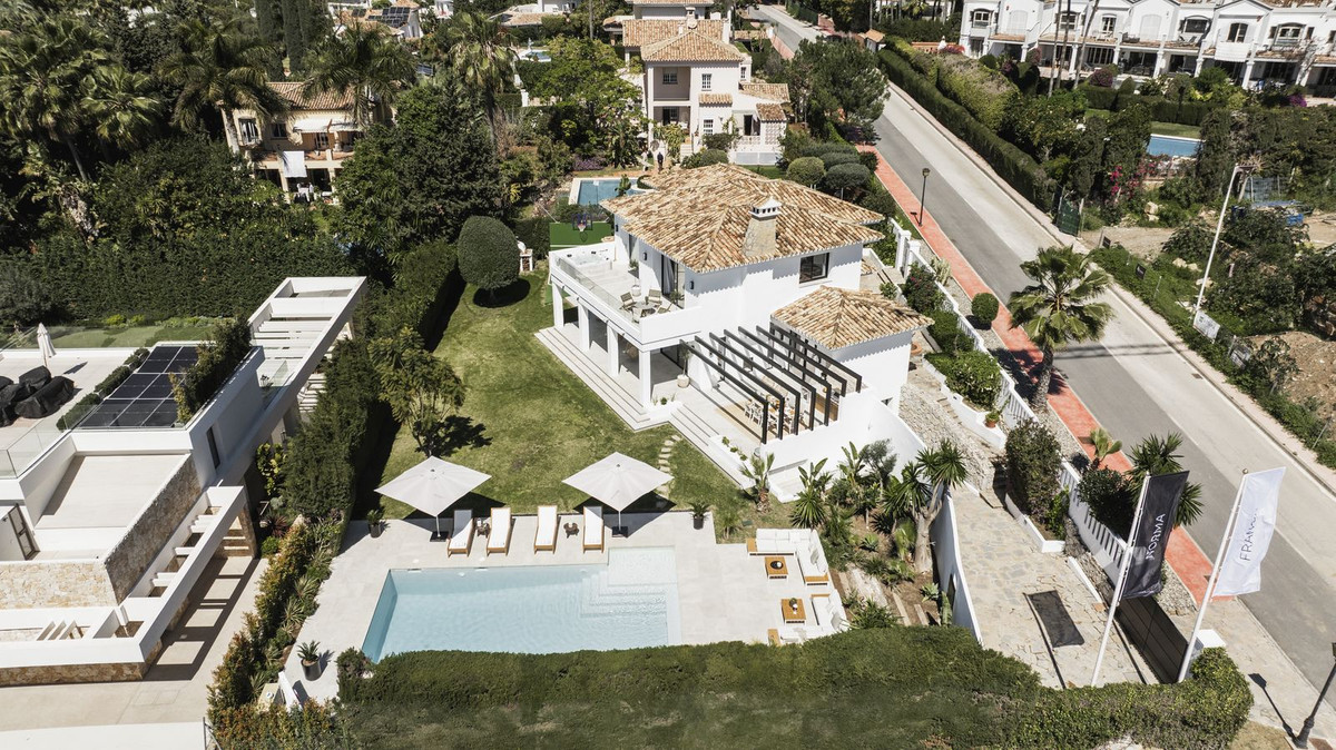 5 Bed, 4 Bath, HouseFor Sale, Nueva Andalucia, Malaga