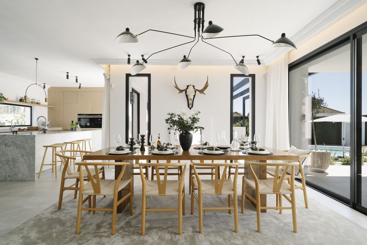 5 Bed, 4 Bath, HouseFor Sale, Nueva Andalucia, Malaga