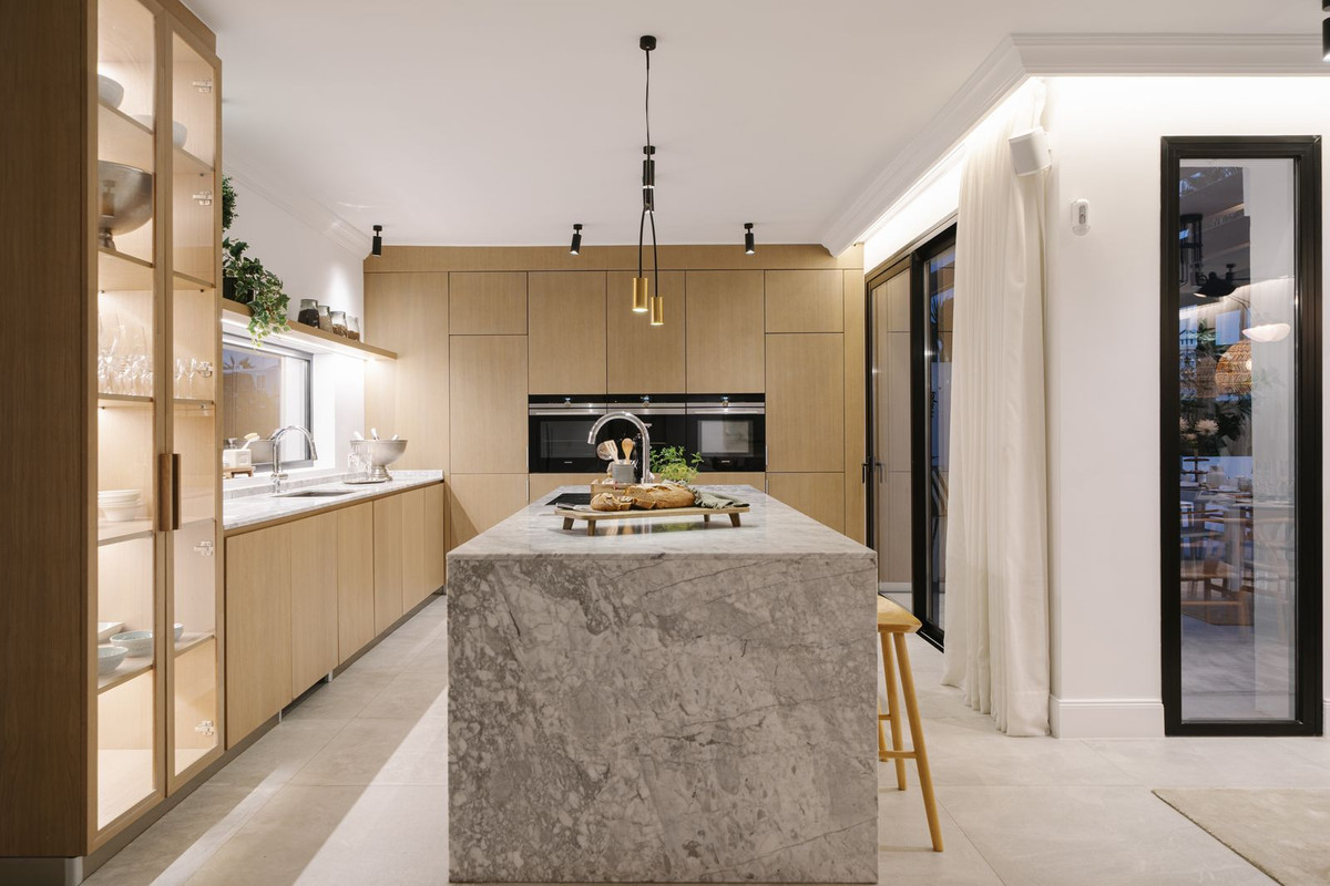 5 Bed, 4 Bath, HouseFor Sale, Nueva Andalucia, Malaga