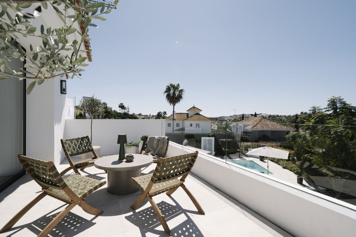 5 Bed, 4 Bath, HouseFor Sale, Nueva Andalucia, Malaga