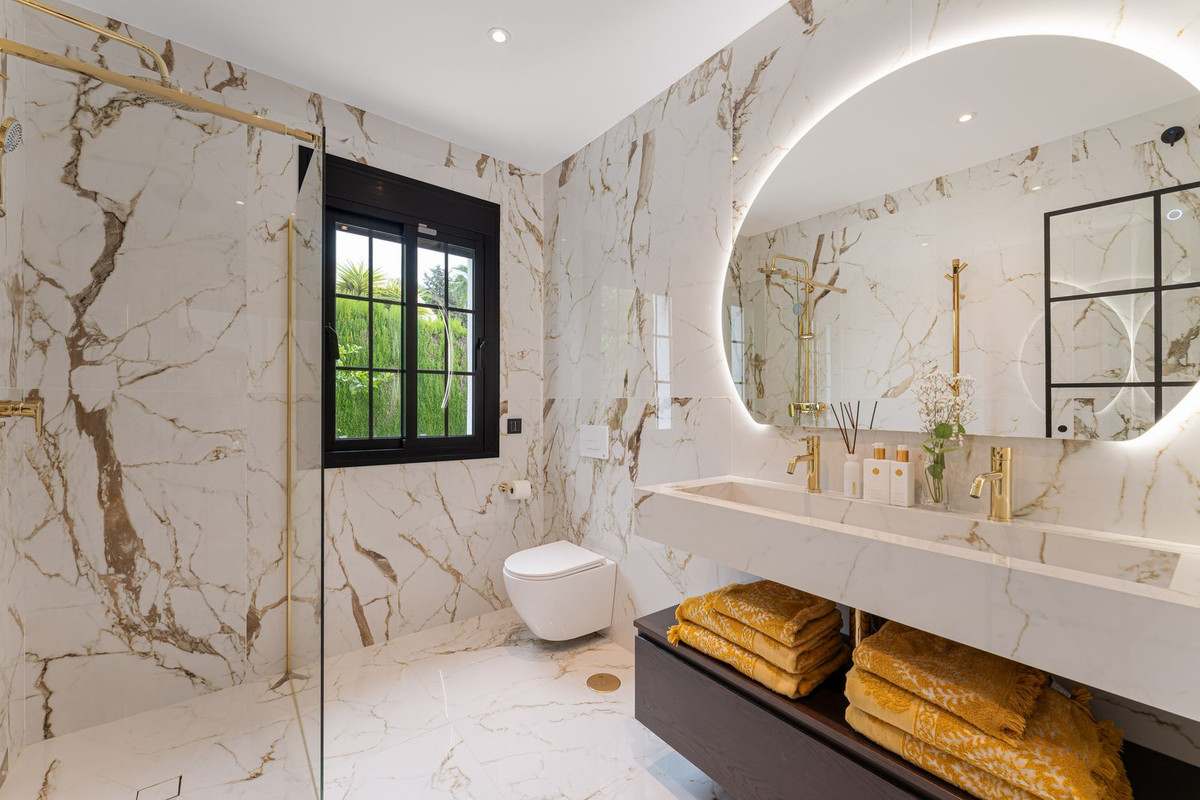 6 Bed, 4 Bath, HouseFor Sale, Atalaya, Malaga