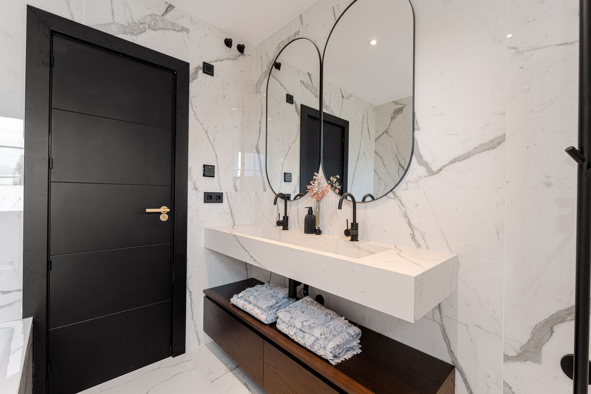 6 Bed, 4 Bath, HouseFor Sale, Atalaya, Malaga