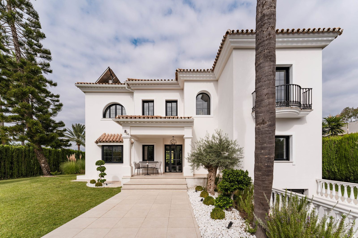 6 Bed, 4 Bath, HouseFor Sale, Atalaya, Malaga