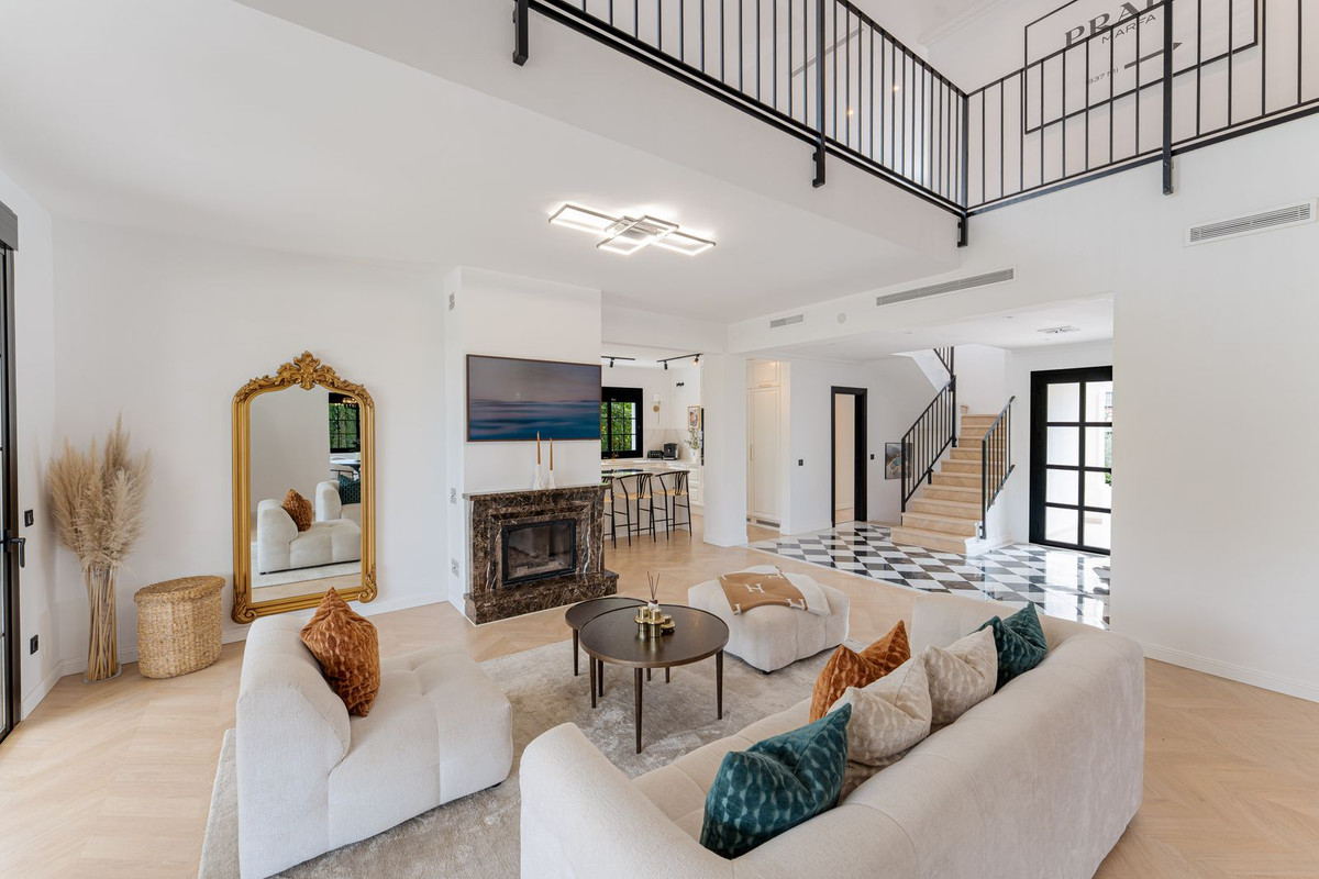 6 Bed, 4 Bath, HouseFor Sale, Atalaya, Malaga