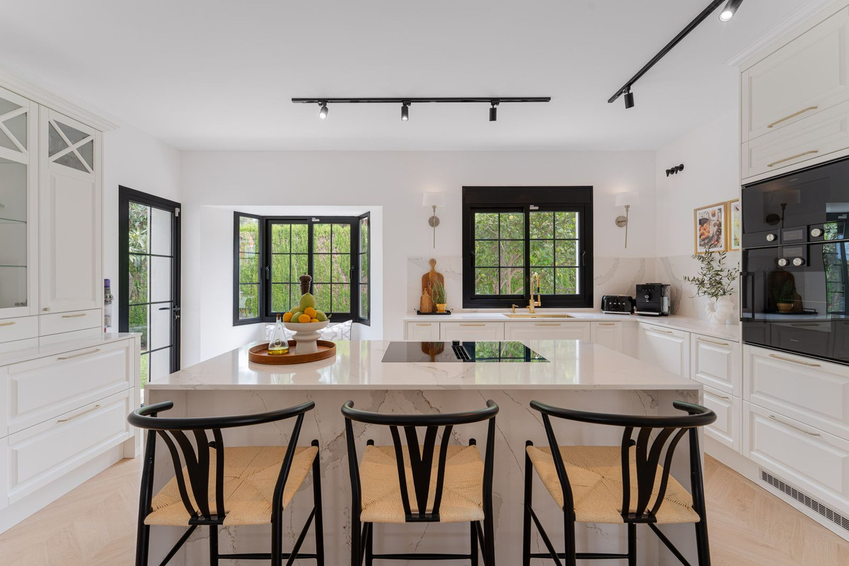 6 Bed, 4 Bath, HouseFor Sale, Atalaya, Malaga