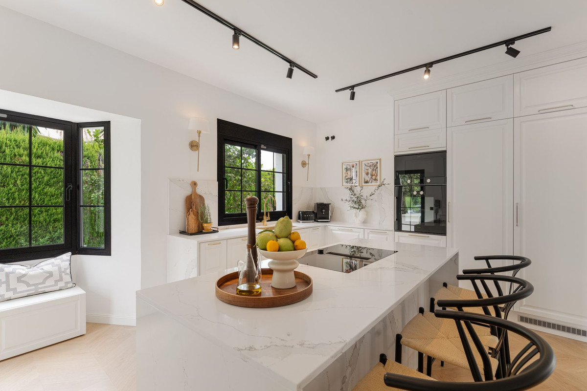 6 Bed, 4 Bath, HouseFor Sale, Atalaya, Malaga