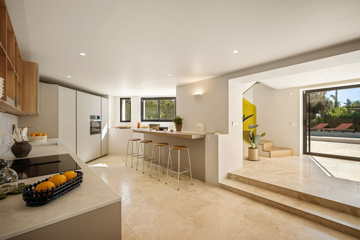 4 Bed, 4 Bath, HouseFor Sale, Las Brisas, Malaga