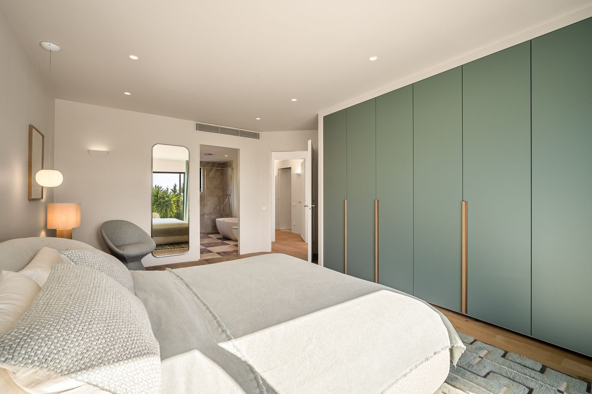 4 Bed, 4 Bath, HouseFor Sale, Las Brisas, Malaga