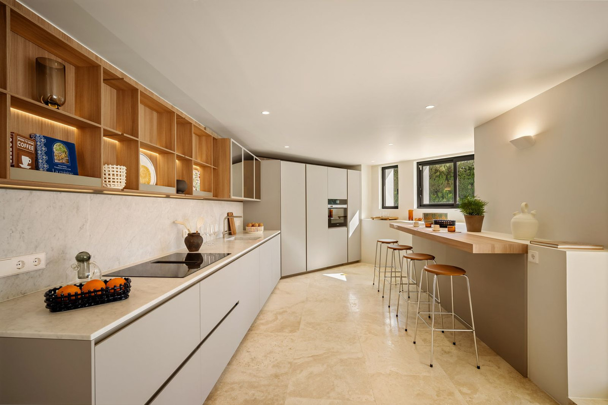 4 Bed, 4 Bath, HouseFor Sale, Las Brisas, Malaga