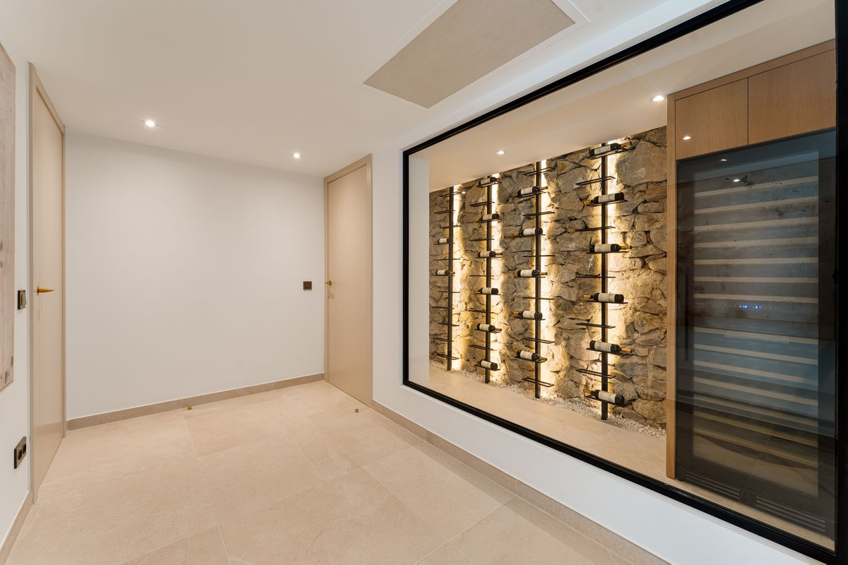 4 Bed, 4 Bath, HouseFor Sale, Nagüeles, Malaga