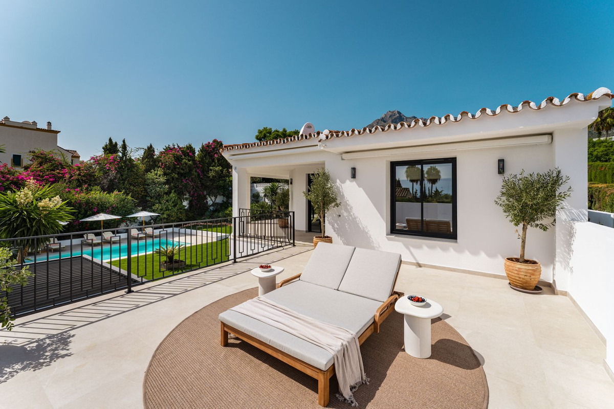 4 Bed, 4 Bath, HouseFor Sale, Nagüeles, Malaga
