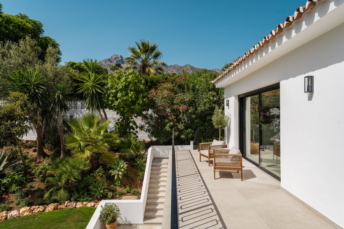 4 Bed, 4 Bath, HouseFor Sale, Nagüeles, Malaga