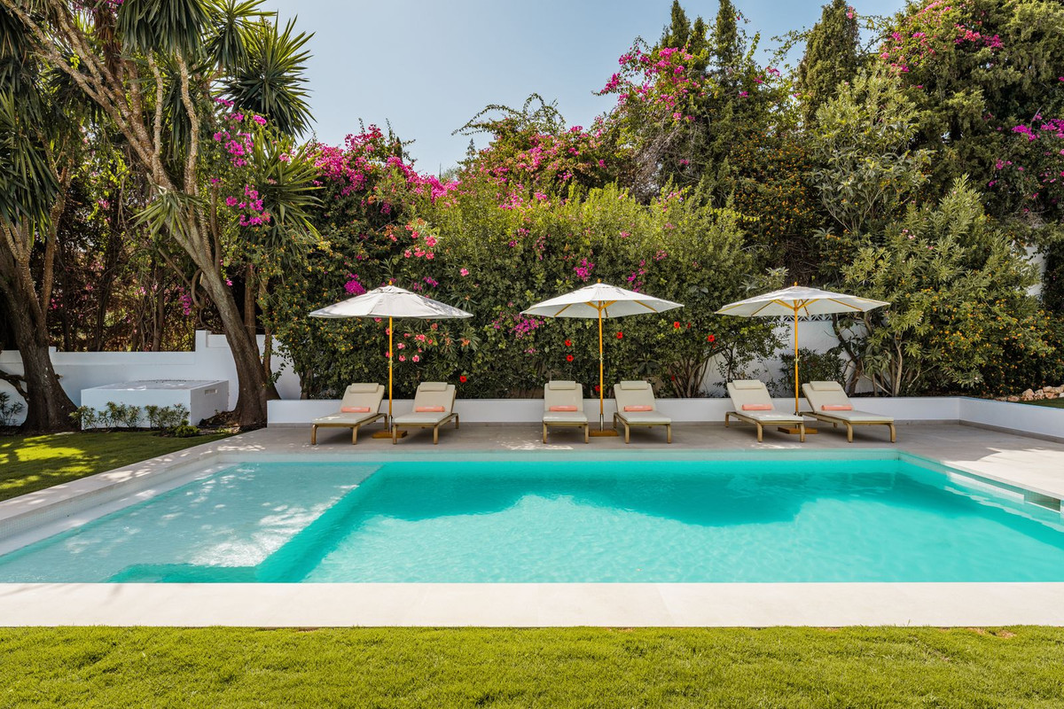 4 Bed, 4 Bath, HouseFor Sale, Nagüeles, Malaga