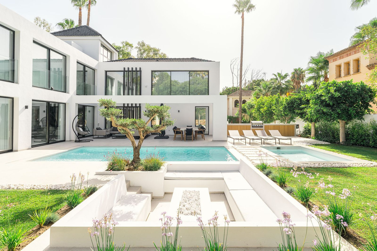 4 Bed, 4 Bath, HouseFor Sale, Nueva Andalucia, Malaga