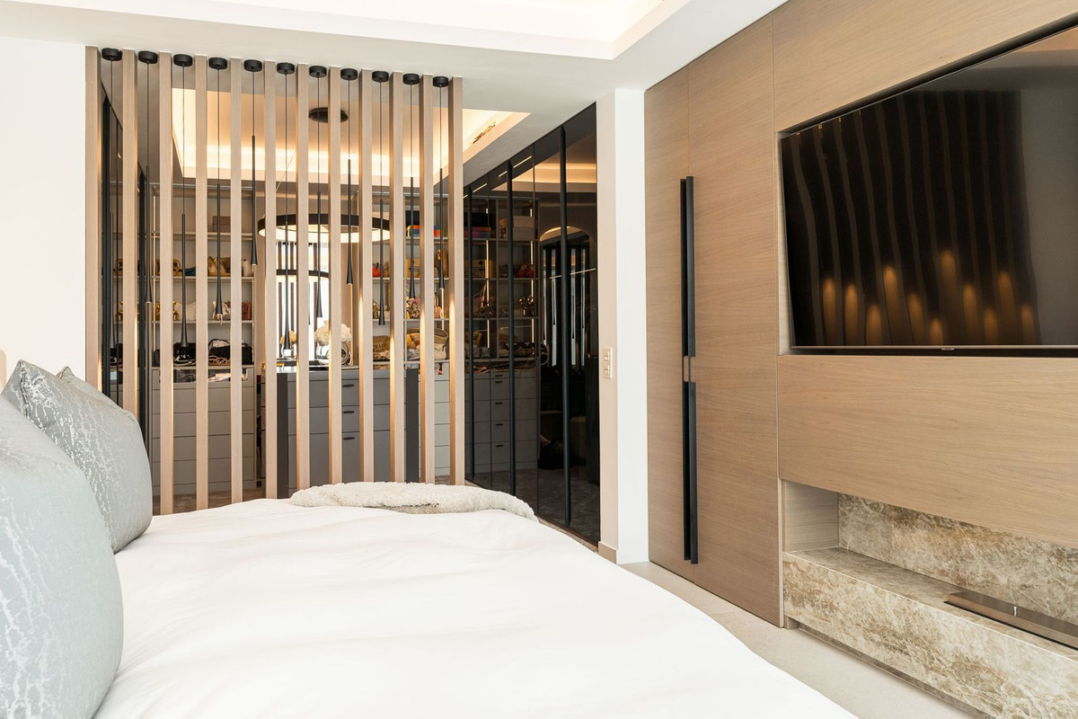 4 Bed, 4 Bath, HouseFor Sale, Nueva Andalucia, Malaga