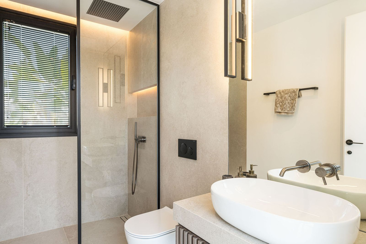 4 Bed, 4 Bath, HouseFor Sale, Nueva Andalucia, Malaga