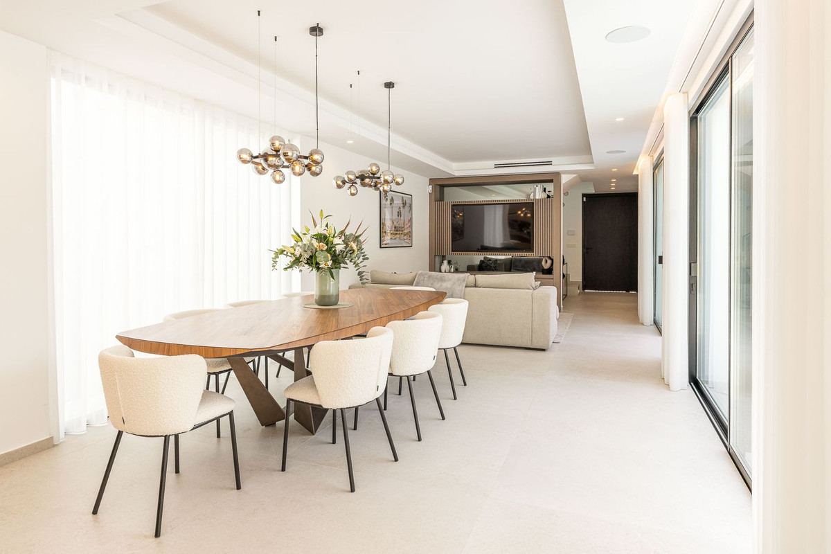 4 Bed, 4 Bath, HouseFor Sale, Nueva Andalucia, Malaga