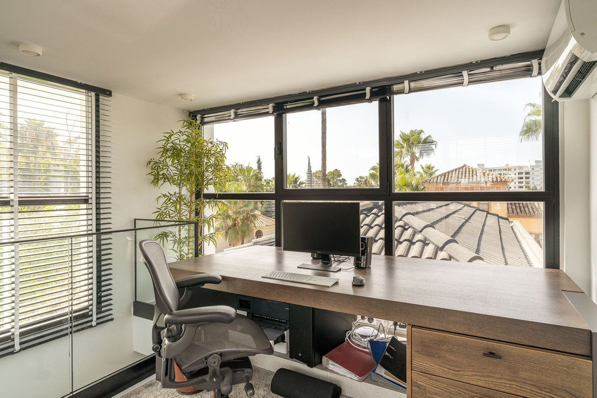 4 Bed, 4 Bath, HouseFor Sale, Nueva Andalucia, Malaga