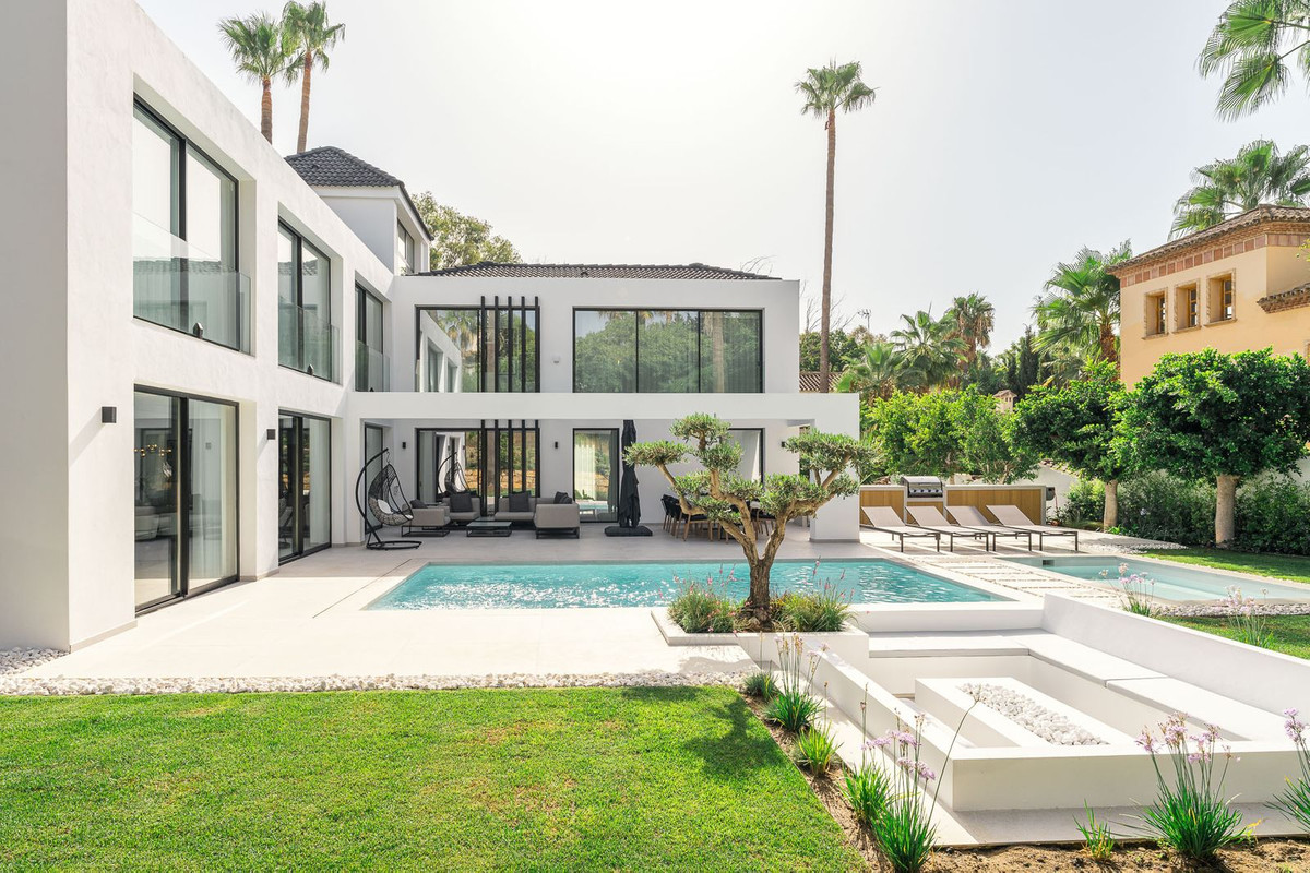 4 Bed, 4 Bath, HouseFor Sale, Nueva Andalucia, Malaga
