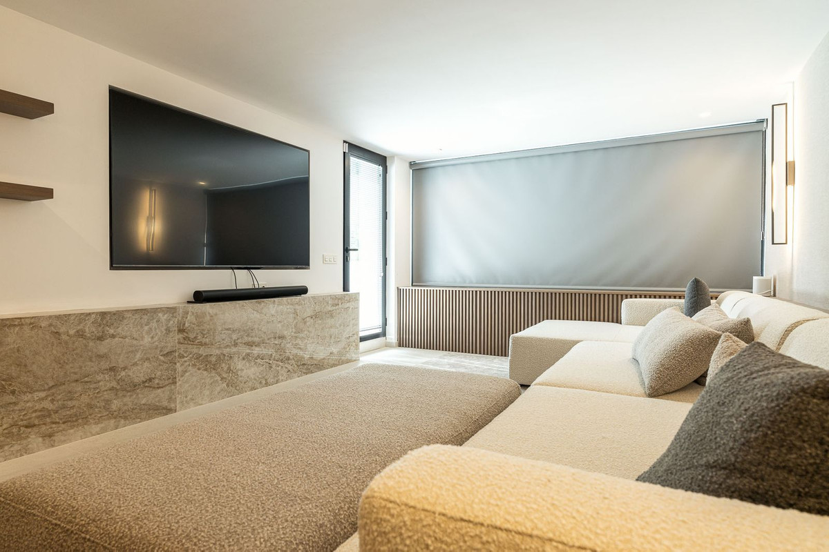 4 Bed, 4 Bath, HouseFor Sale, Nueva Andalucia, Malaga