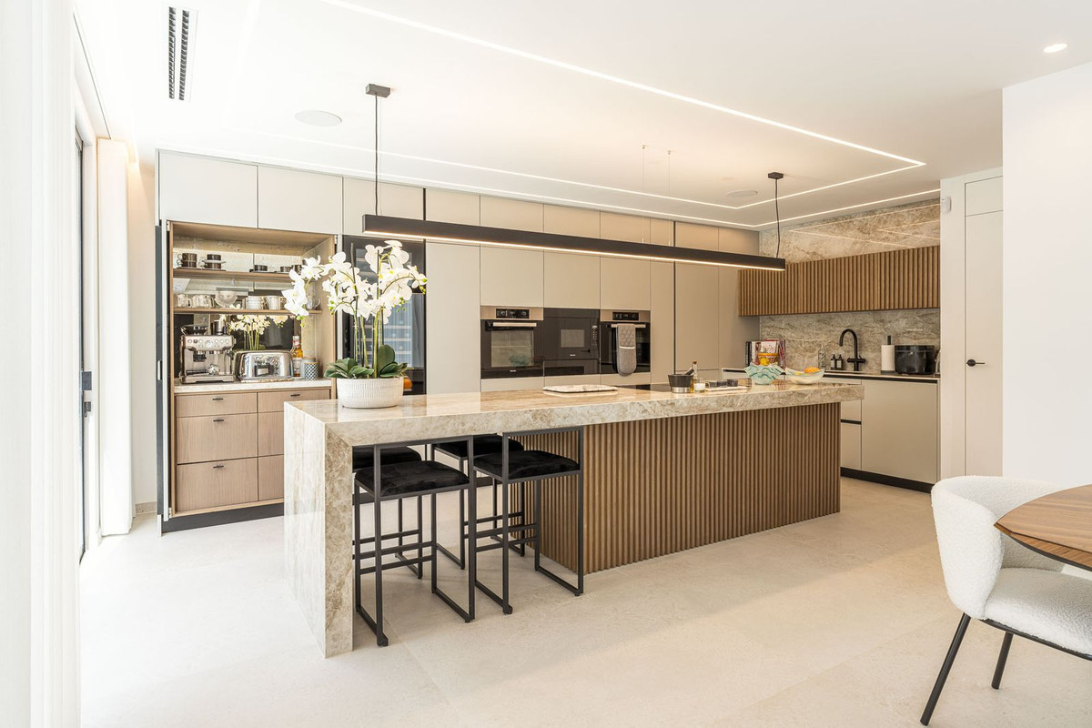 4 Bed, 4 Bath, HouseFor Sale, Nueva Andalucia, Malaga