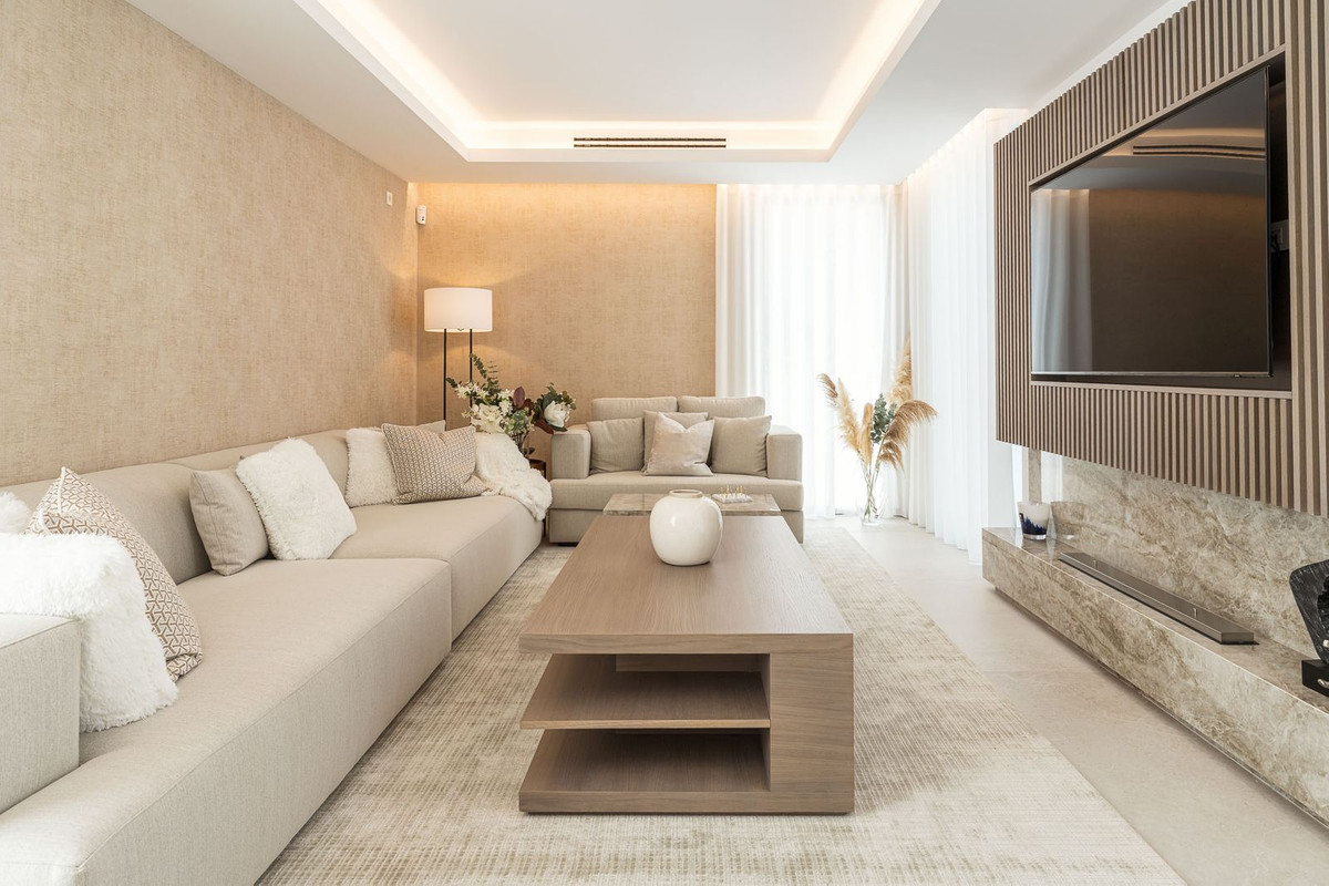 4 Bed, 4 Bath, HouseFor Sale, Nueva Andalucia, Malaga