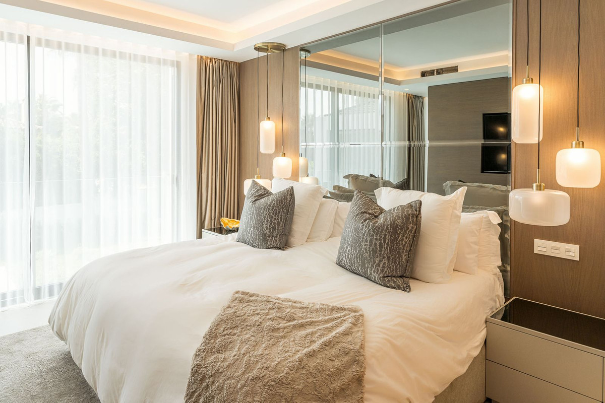 4 Bed, 4 Bath, HouseFor Sale, Nueva Andalucia, Malaga